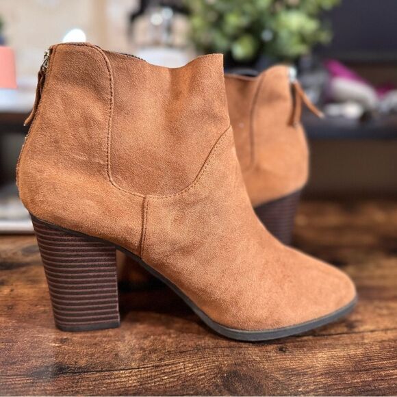 Brash Women's Tan Suede Ankle Booties size 9 - Picture 6 of 9